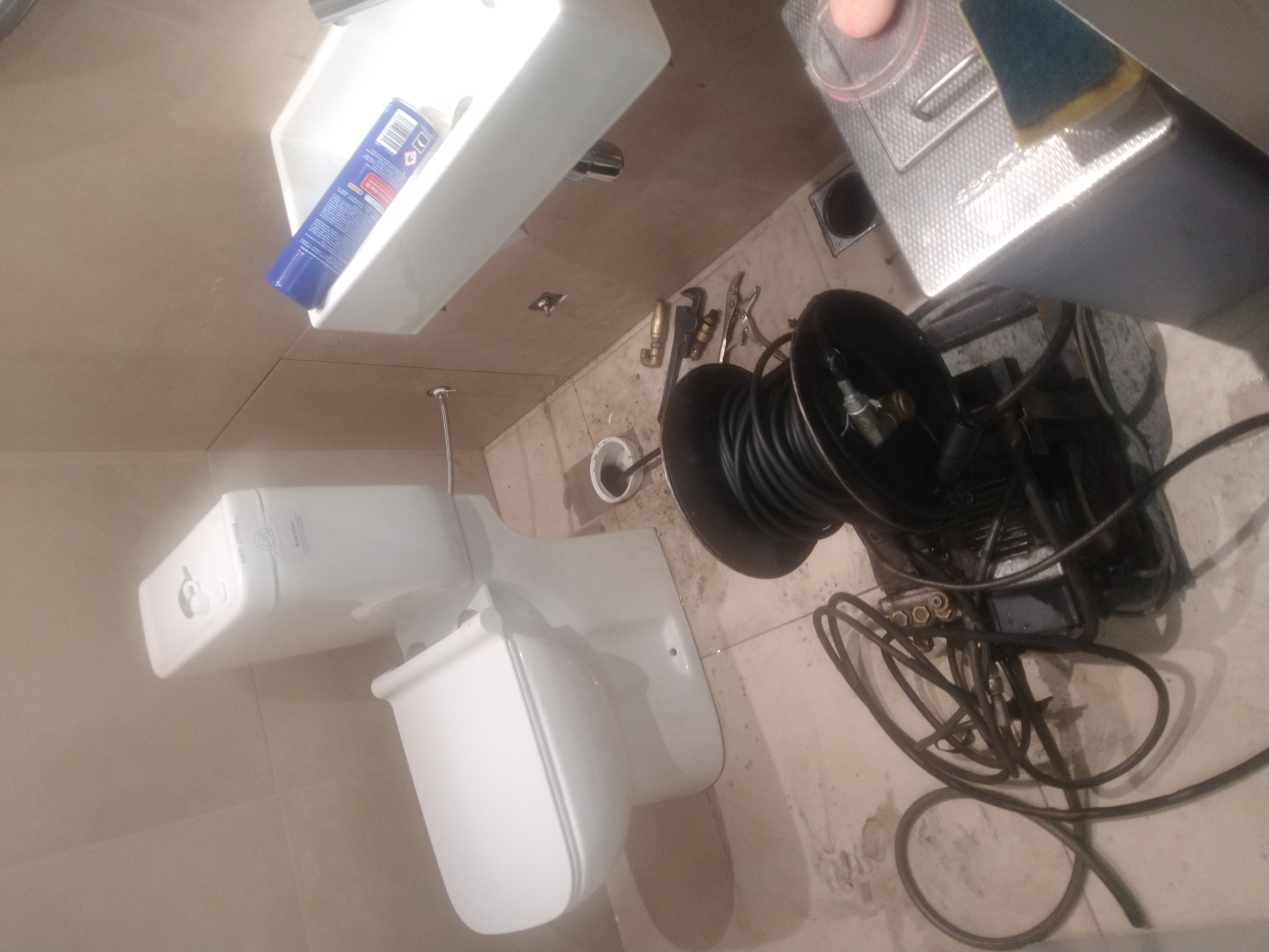 Máquina rotativa para destapación de inodoros